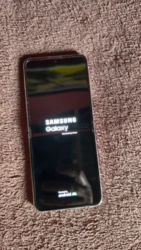 Galaxy Z Flip5 5G 512GB rosa com defeito