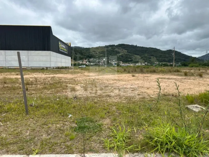 Vilaggio das Pedras - Dois terrenos à venda no Vilaggio das Pedras