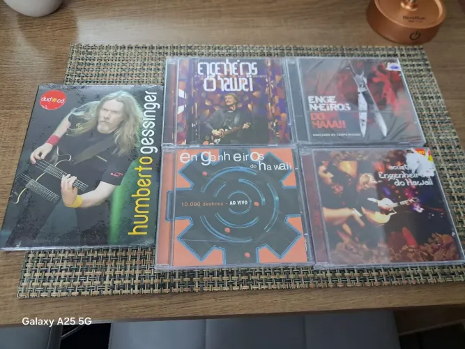 4 cds dos eng % do Haw e um dvd +cd ao vivo do Humberto gessinger