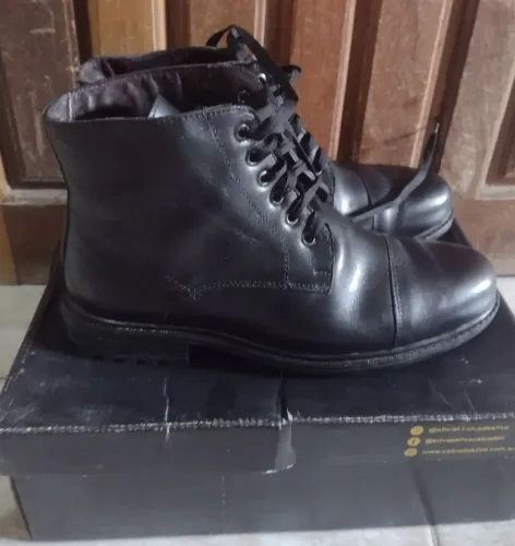 Bota de couro legítimo-Leia a descrição 