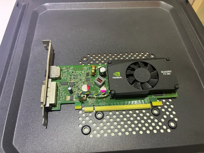 Placa Gráfica Prof. Nvidia Quadro Fx 380lp Pny 512mb Ddr3 (Usado)