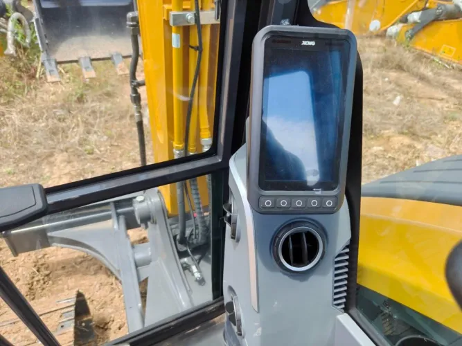 MINI ESCAVADEIRA ÚLTIMAS 2 UNIDADES