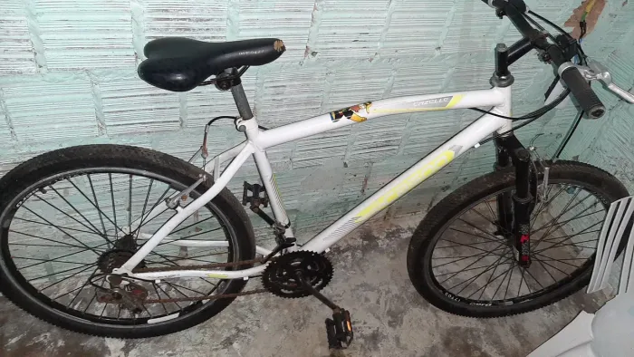 Vendo uma bike aro 26 semi nova