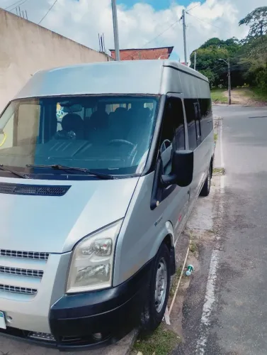 Loc van viagems bate e volta turismo ZAP *66