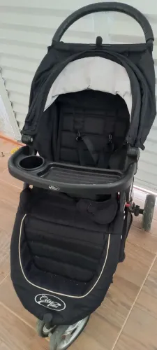 Carrinho bb city mini, 3 rodas com amortecimento.