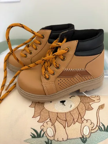 Bota infantil (sapato menino)