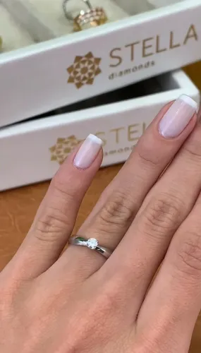Anel de diamante solitário
