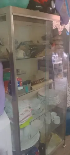 Cristaleira em aço inox com luminárias
