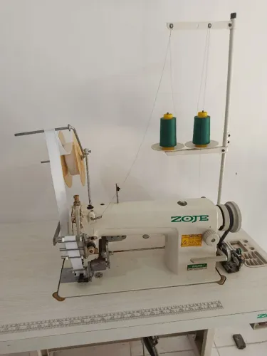 Máquina de costura zoje