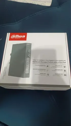 Switch PoE Dahua Industrial Novo Lacrado 4 Portas + SFP