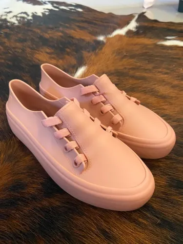 Tênis da marca Melissa