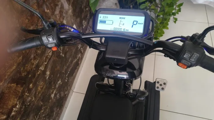 Triciclo elétrico com apenas 16 km rodados