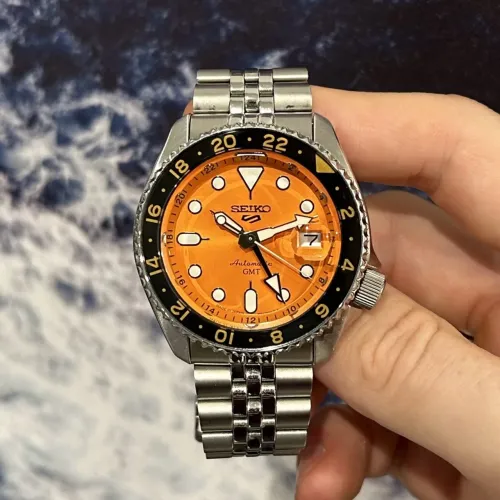 Relógio Seiko Sport 5 GMT laranja automático