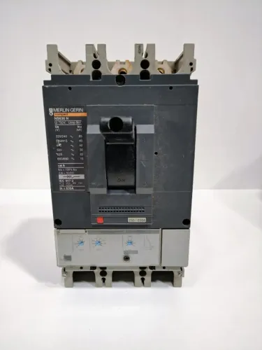 Disjuntor Caixa Moldada Merlin Gerin NS630N 630A - Estoque Antigo Sem Uso