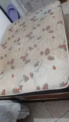 Cama box, estou vendendo porque me mudei e na casa que eu tô não passou na porta