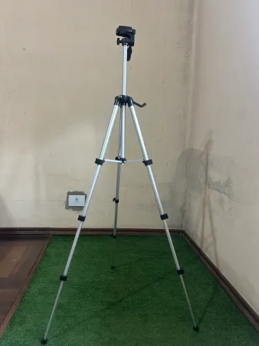 Tripé SL2111 Lightweight Tripod Regulável para Câmera e Celular