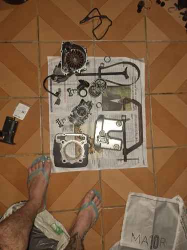 Vendo peças e ferramentas. 