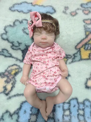 Bebê reborn de silicone sólido com cabelo implantado fio a fio