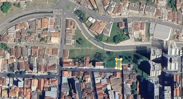 Excelente terreno de 200m² á venda na Avenida Irradiação em Poços de Caldas MG.