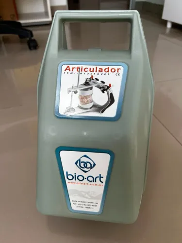 Vendo articulador semi ajustável em ótimo estado