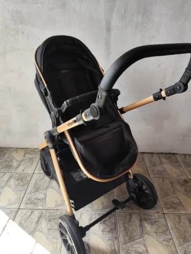Carrinho e bebê conforto ROMANZO. OTIMO ESTADO DE CONSERVAÇÃO.