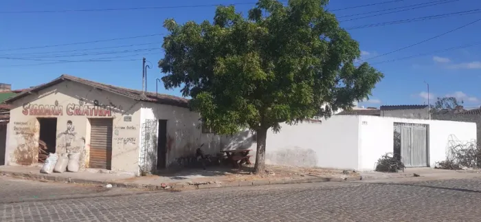 Casa e ponto comercial de esquina-Em Santo Antônio do Salto da Onça-Bairro São Domingos