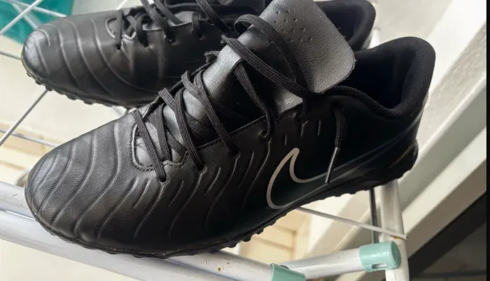 Vendo Chuteira Society Nike teimpo 42