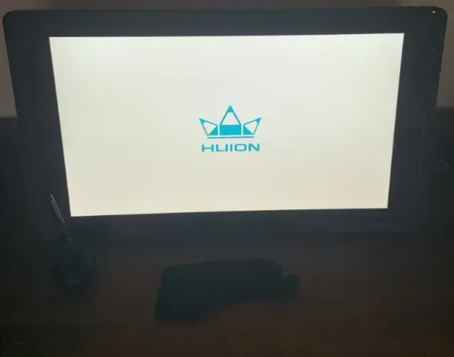 Huion Kamvas Pro 22 GT-2201 + Caneta e Suporte - 21,5" Full HD