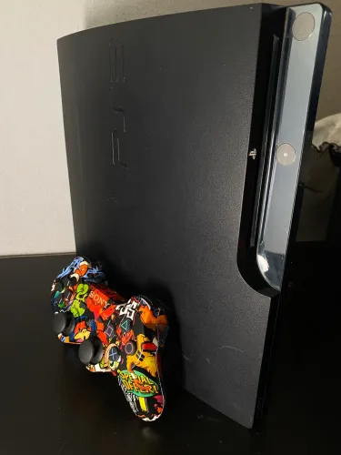 PlayStation 3 slim, 500GB + Controle + cabos + jogos