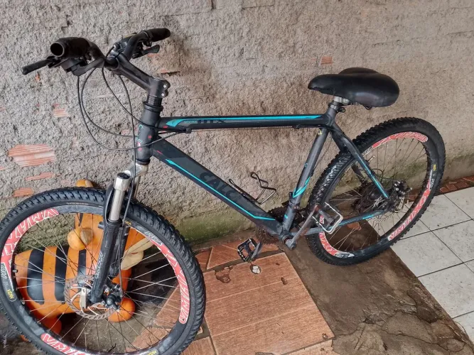 Bicicleta aro 26 freio a disco dianteiro e traseiro