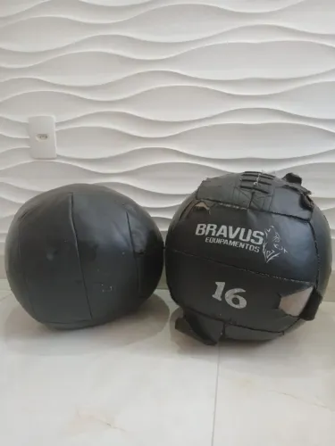 Wall ball, 16kg e 20kg.