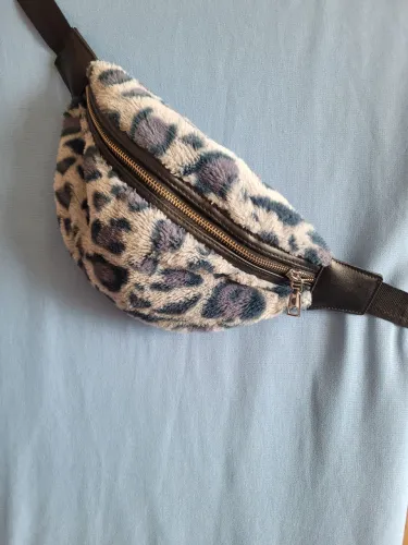 Pochete peludinnha