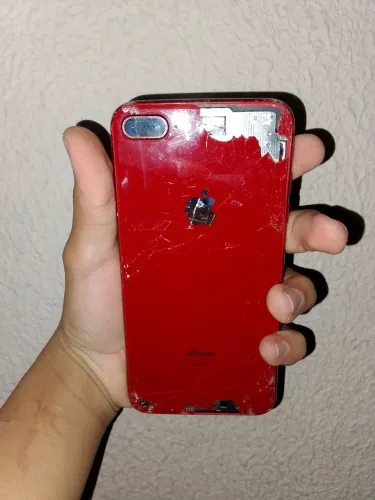 Vendo iPhone 8 plus vermelho 