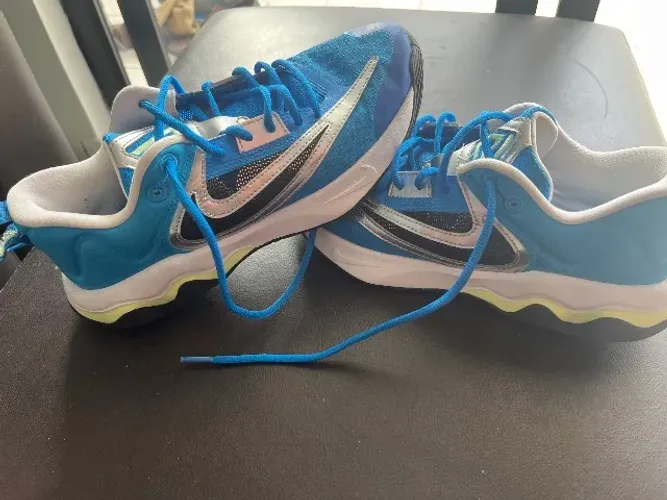 Tênis Nike seminovo