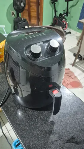 Vende-se um Liquidificador e uma Air Fryer. 