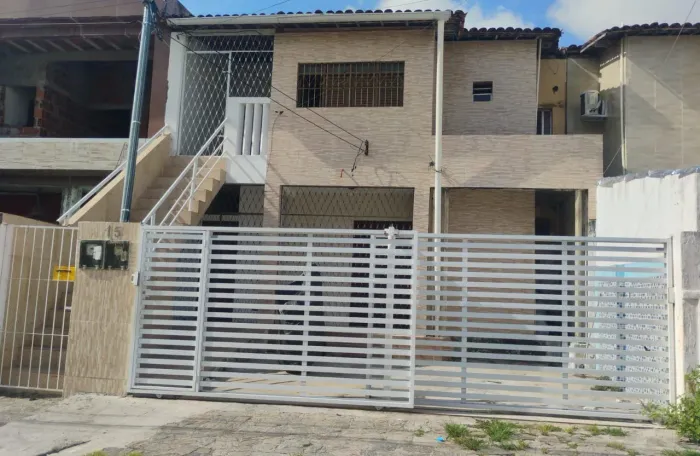 Excelente casa em Mangabeira 1 próxima a Bancos, shoppings e supermercados.