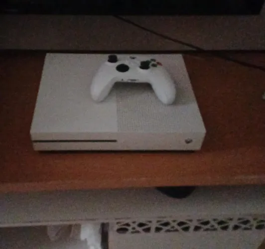 Microsoft Xbox One S 1TB Standard cor branco