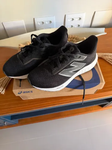 Tênis New Balance Fresh Foam Arishiv4