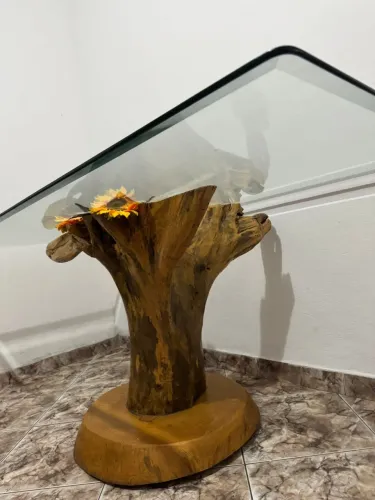 MESA RÚSTICA COM BASE DE TRONCO NATURAL
