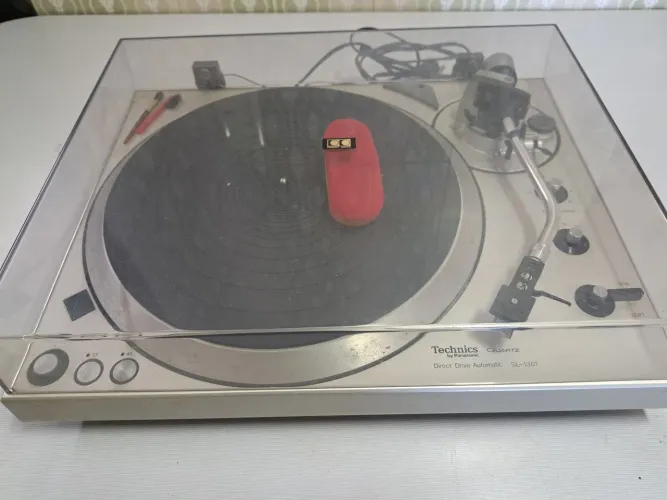 Toca disco Technics SL-1301