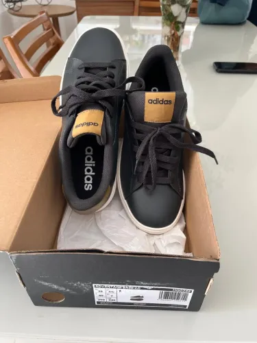 Tênis adidas