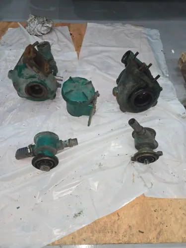 Lote de peças Volvo Penta AQAD 40