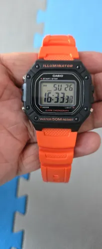 Relógio Digital Casio W-218H Preto e Laranja