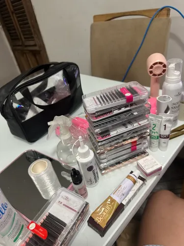 Materiais para cílios e sobrancelhas