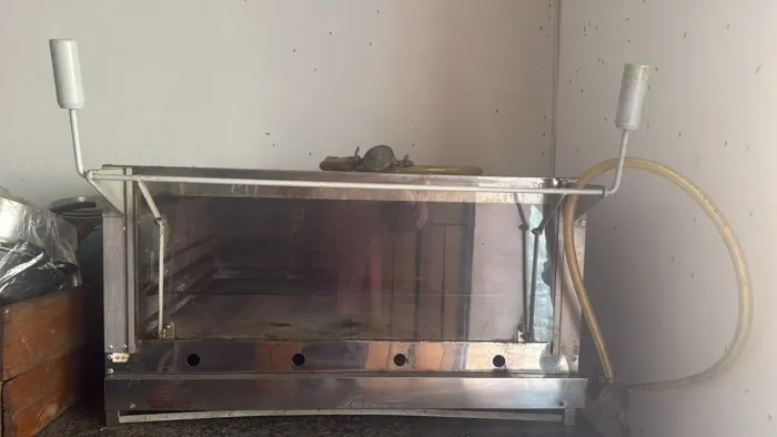 Forno industrial com bancada