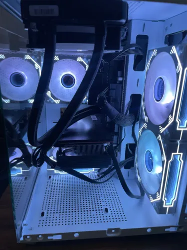 Pc Gamer - RX 5700xt