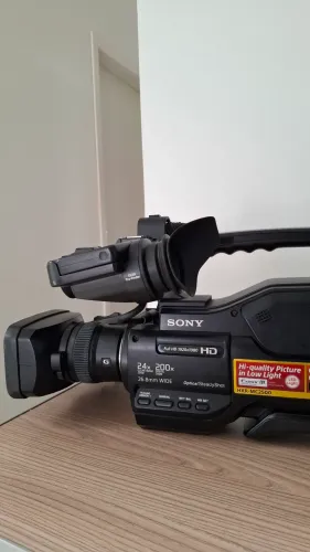 Filmadora SONY HXR-MC2500 FULL HD