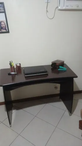 Mesa de Computador, detalhe nos pés Usada