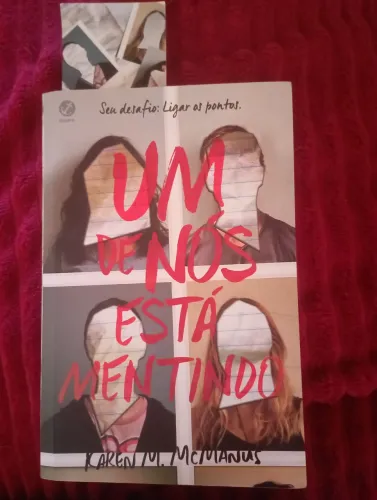 Um de nós está mentindo (livro usado)