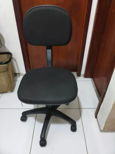 Cadeira de escritório com rodas